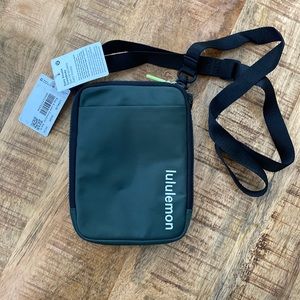 NWT- Lululemon Easy Access Crossbody Bag
